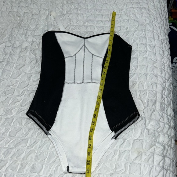 Bathing suit used still gorgeous - Picture 9 of 17